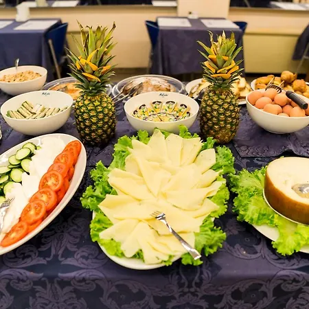 酒店 克里斯塔罗莫金巴酒店 3*