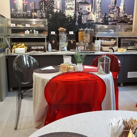Piacenza فندق ميلان