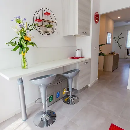 Guesthost - Business Balcony Flat 公寓