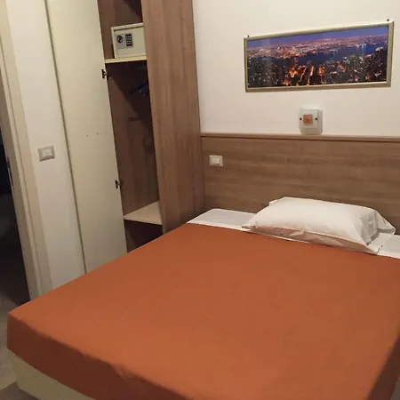 מלון Montecarlo 3*