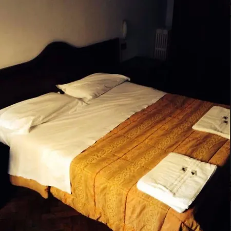 Medea Hotel 2*