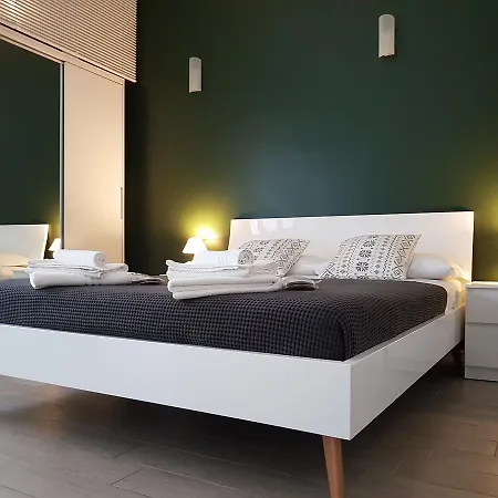 Navigli - Via Savona * Milaan