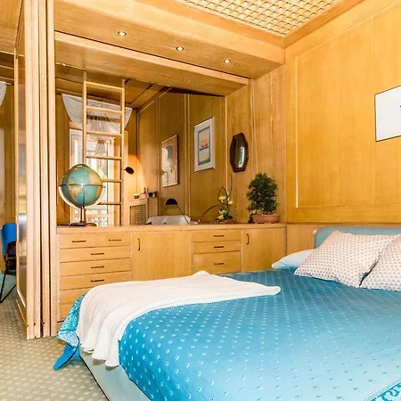 Apartmán Joivy Charming With Terrace In The Very Heart Of *