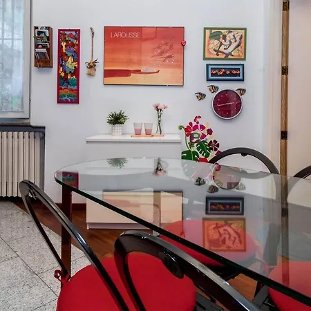 Apartmán Joivy Charming With Terrace In The Very Heart Of