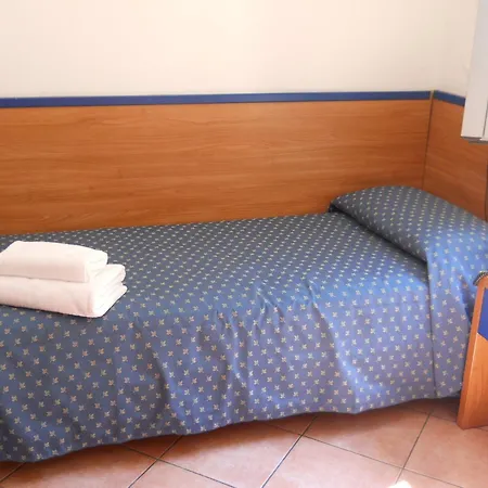 Iride Stazione Lambrate Studi Hotel 2*