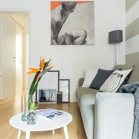 شقة Home At Hotel Corso Xxii Marzo ميلان