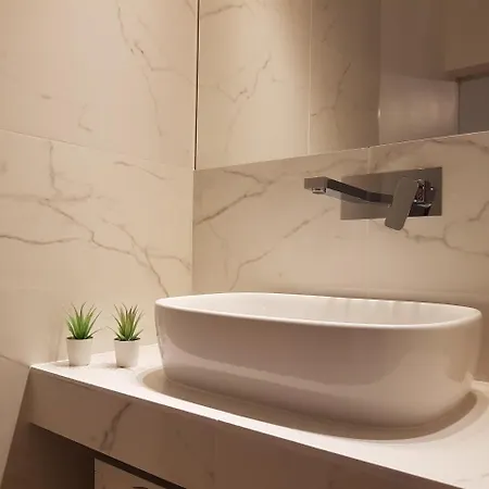 Navigli - Via Savona * Milaan