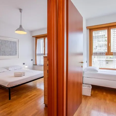 Bocconi Navigli Apartment With Terrace * Mediolan