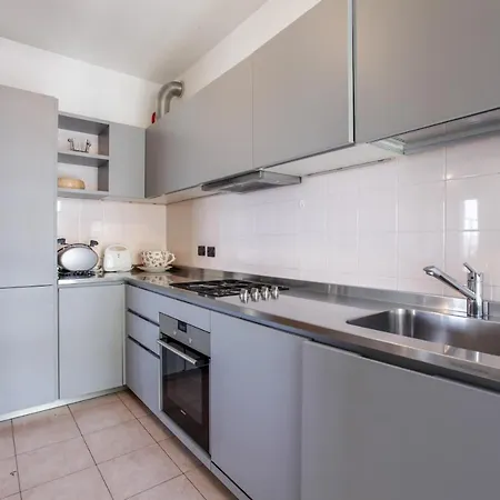 Bocconi Navigli Apartment With Terrace Apartament Mediolan