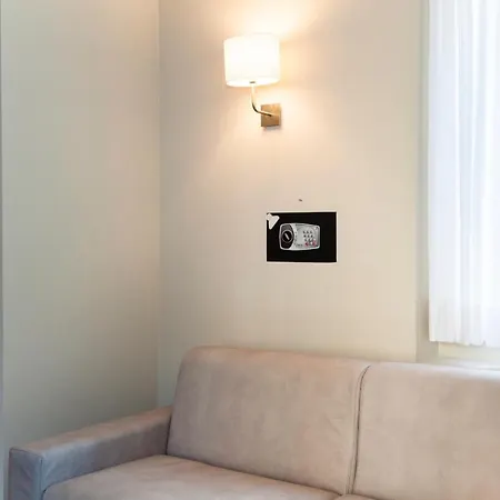 Twoone Apartmanhotel