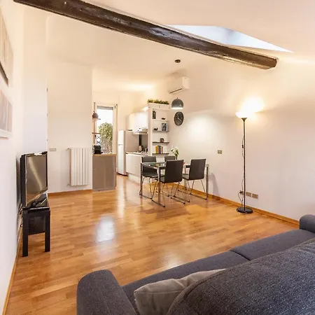 Alessia's Flat- Isola M5 Apartment Milan
