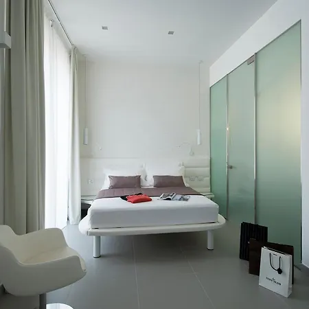 Gatto Bianco Mia 2* Mediolan