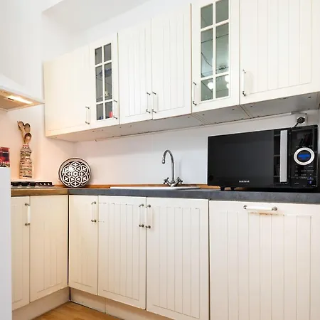 Richard Ginori Linate Apartment