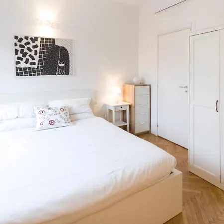 House Of Mirrors Apartment Milan