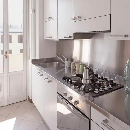 Sleeps 4 Air Con Wifi Appartamento Milano