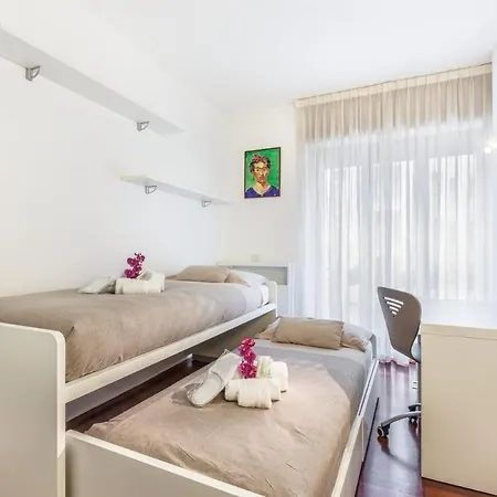 Daire Bright And Cozy In Isola District - Marco Polo