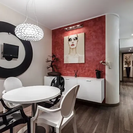 Stylish In Fashion District - Corso Venezia *