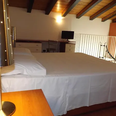 Easy - Rooms&apartments Navigli