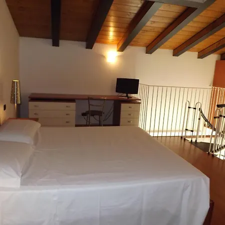 Aparthotel Easy - And Navigli 4*