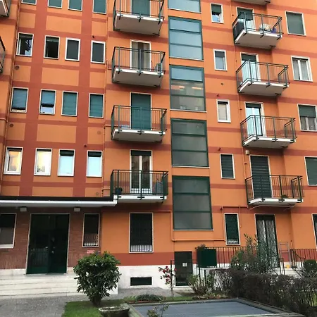Guesthost - San Siro Stadium Garden Flat Milaan