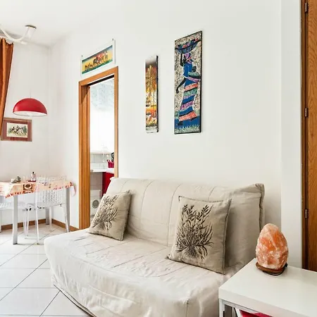 Guesthost - San Siro Stadium Garden Flat