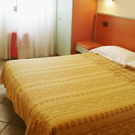 Eden Hotel 2*