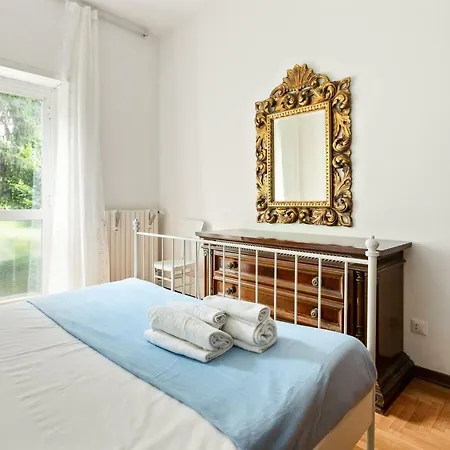 Bright Flat With Shared Garden