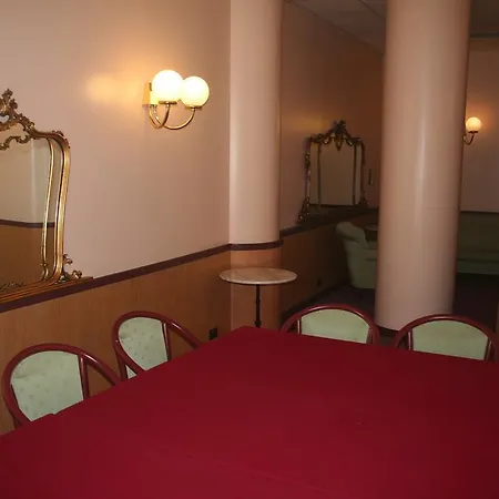 Ξενοδοχείο Albert Hotel