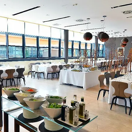 Hilton Garden North Hotel 4*