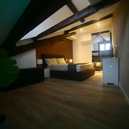 Garibaldi Fifty Attic Near Duomo