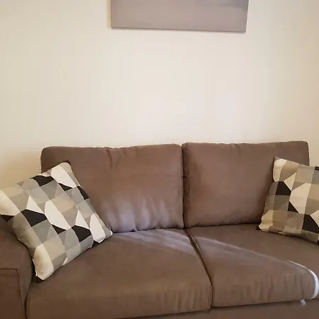 Comfortable Near Station P3 *