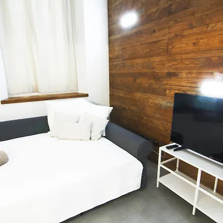 Alessia's Flat - Mac Mahon *