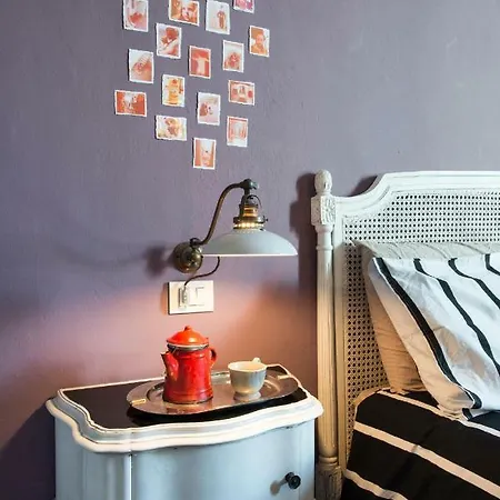 Couette-café Bohemki: Via Maroncelli Milan