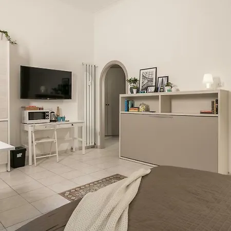 Next Stop - Station * Milão