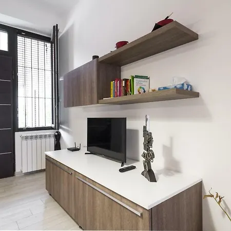 Legnone Flat Apartman