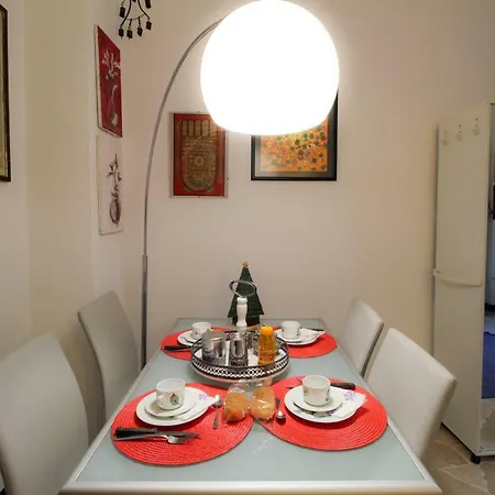 The Happiness House! Apartment