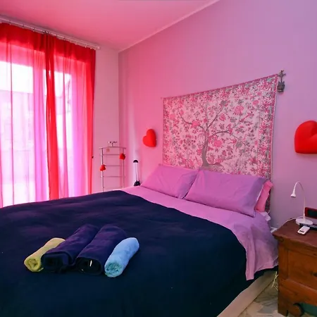 The Happiness House! Apartment