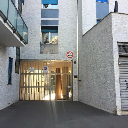 The Happiness House! Apartment