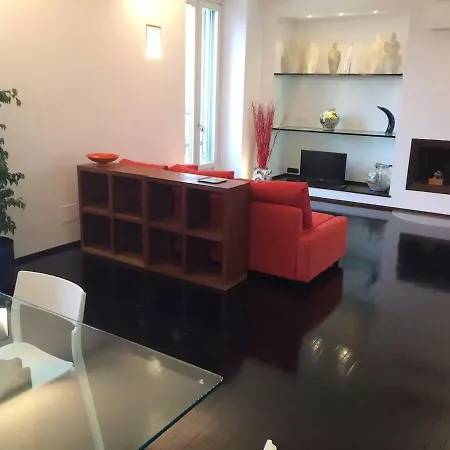 Appartamento Alzaia Contemporary