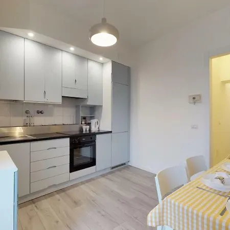 Luxury 2 Bedrooms Apartment *