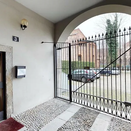 Luxury 2 Bedrooms Apartment *