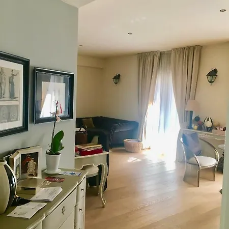 Sarina Guest house *