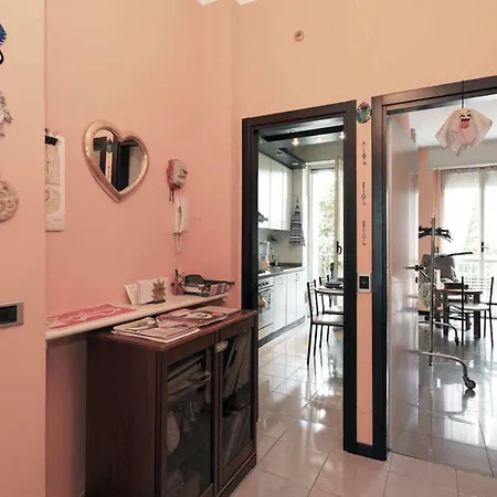 Room, 200m Subway, Navigli Area, Free Park, 10min Center, No Fee, Shared Bath And Kitchen Maison d'hôtes