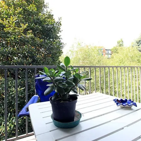 Room, 200m Subway, Navigli Area, Free Park, 10min Center, No Fee, Shared Bath And Kitchen Maison d'hôtes *