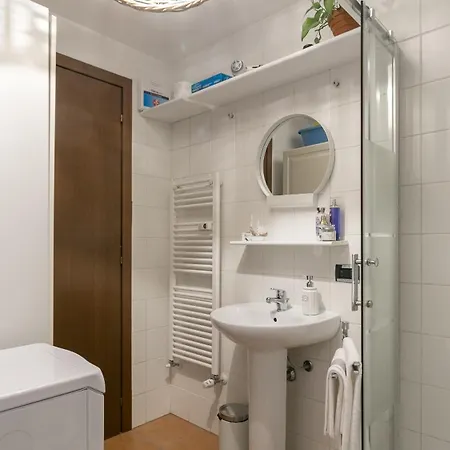 Appartement Spazio Isola- Free Wifi Milaan