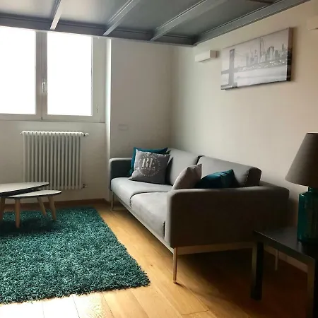 Daire Lovely Loft Isola/garibaldi *