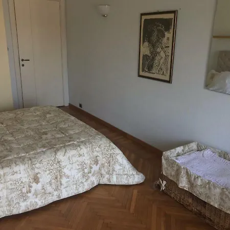 Leoni Charminghouse *