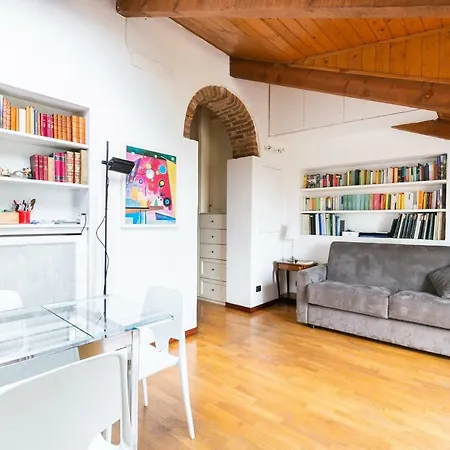 Appartamento Mansarda Sui Navigli Con Terrazza *