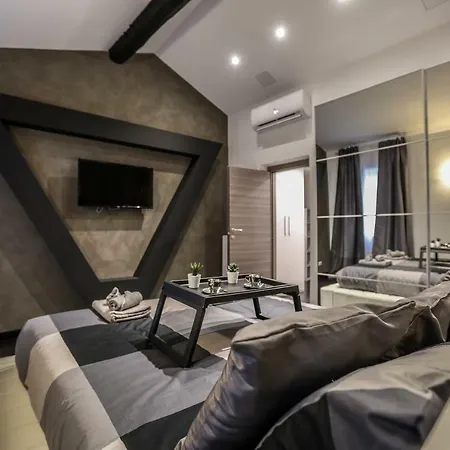 Apartament Stylish Near Duomo Mediolan