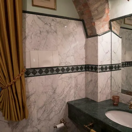 Broletto 26 * Milano